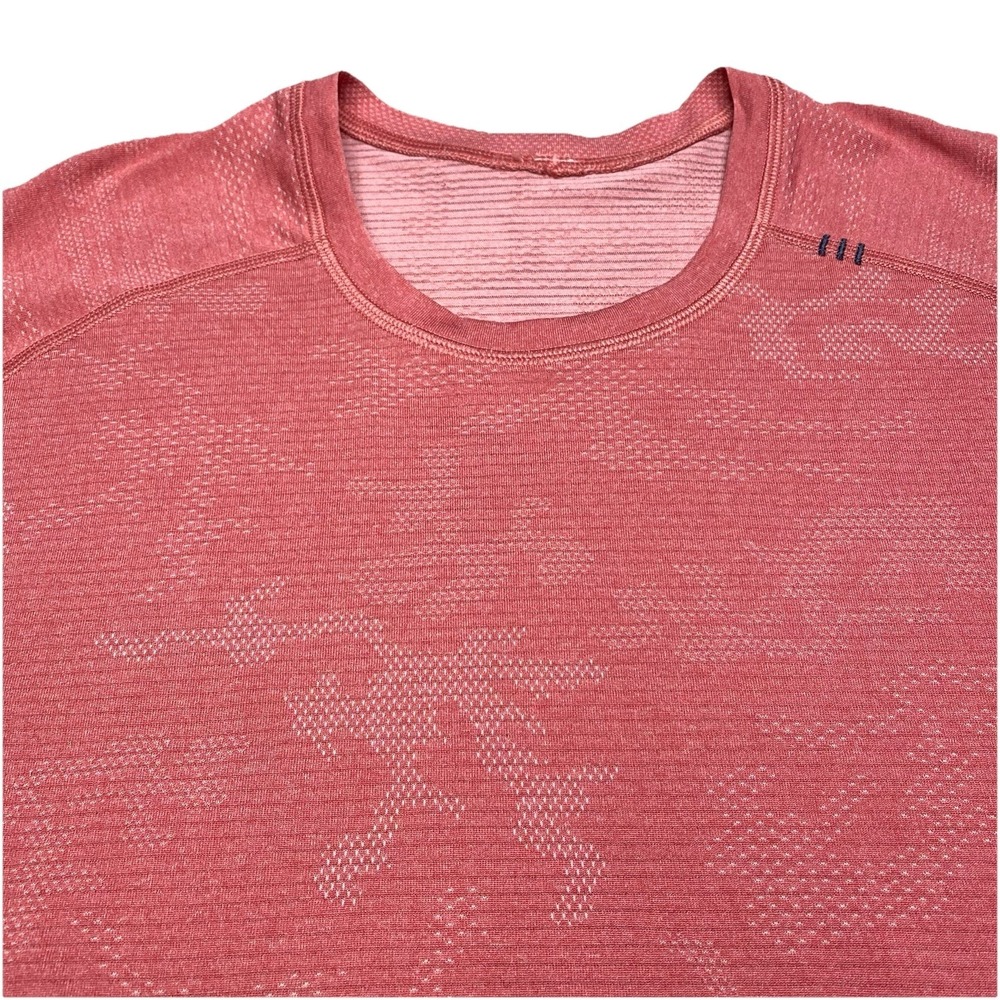 Lululemon Metal Vent Tech Shirt XL Mens S/S Crew Neck Red Camo